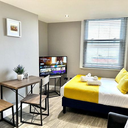 Appartamento Stylish Studio With Sea Views Hove Esterno foto