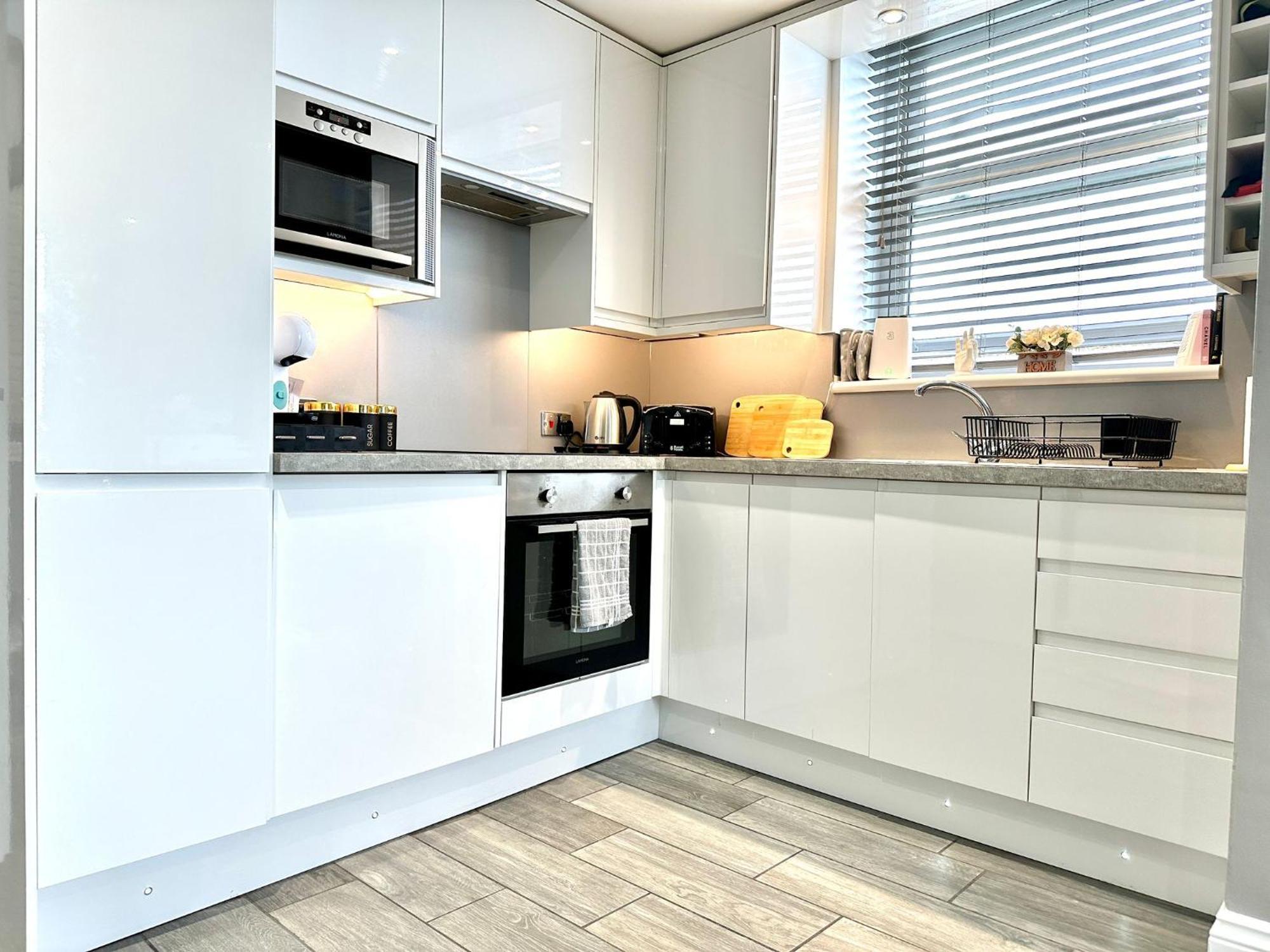 Appartamento Stylish Studio With Sea Views Hove Esterno foto