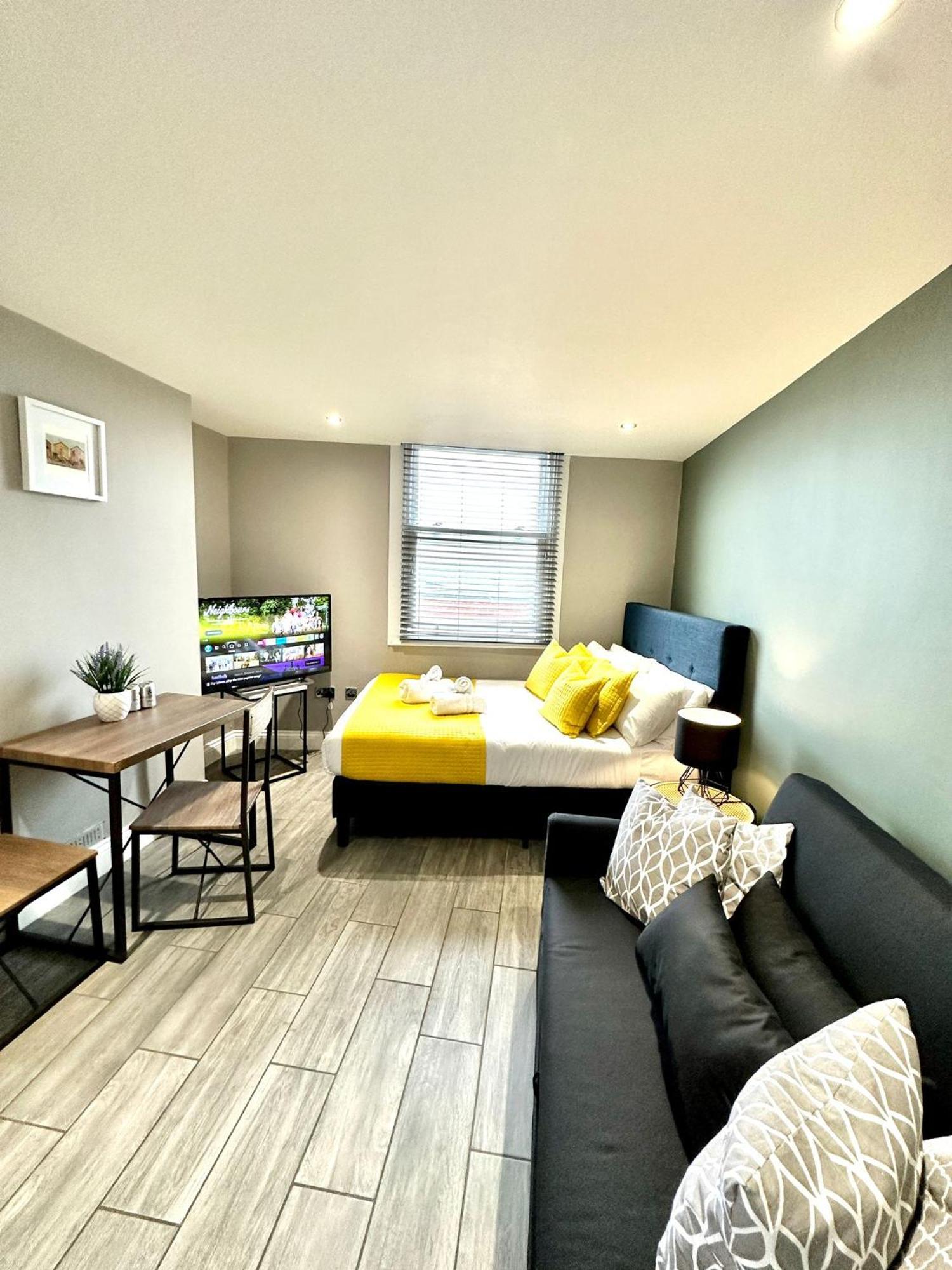 Appartamento Stylish Studio With Sea Views Hove Esterno foto