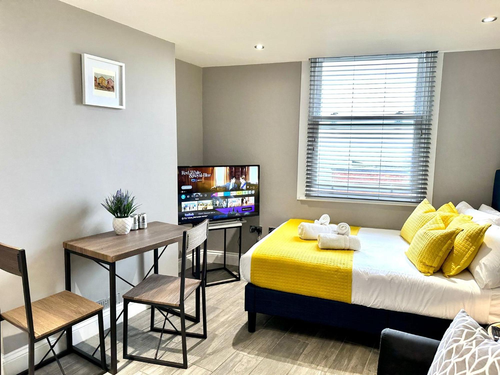 Appartamento Stylish Studio With Sea Views Hove Esterno foto