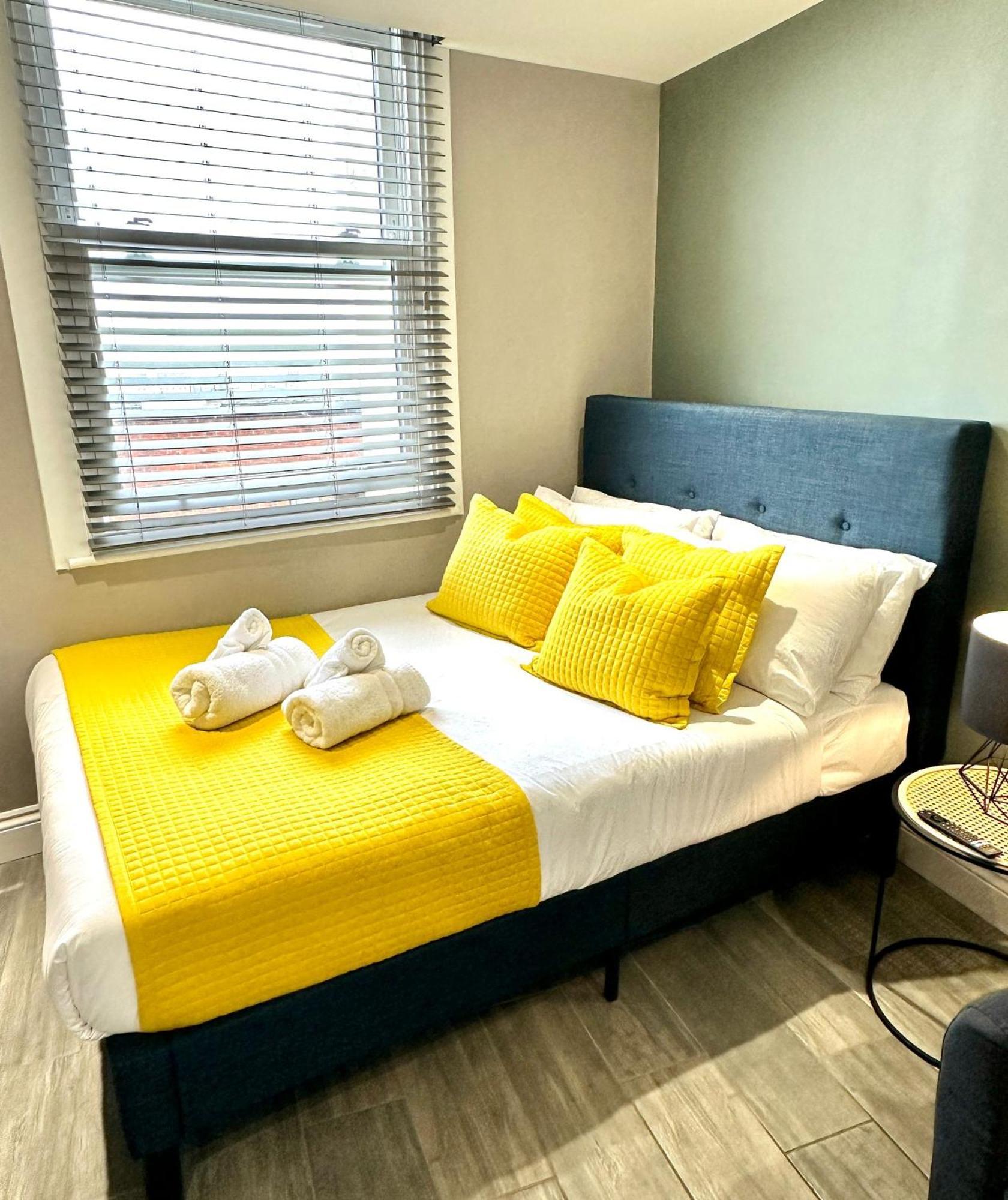 Appartamento Stylish Studio With Sea Views Hove Esterno foto